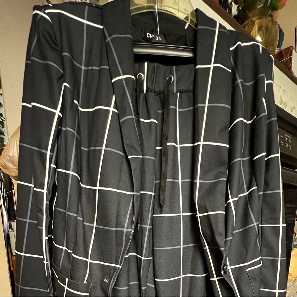 Ladies casual suit from Temu. S runs big. Brand new as it was too big for me.